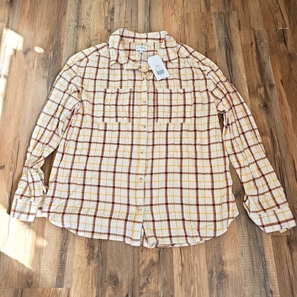 Wonderly Womans Button Up Top Size Large NWT